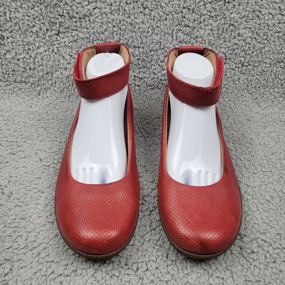Clarks Collection Red Leather Flats Medora Nina Ankle Strap Womens Shoes 9.5W. - Picture 2 of 11
